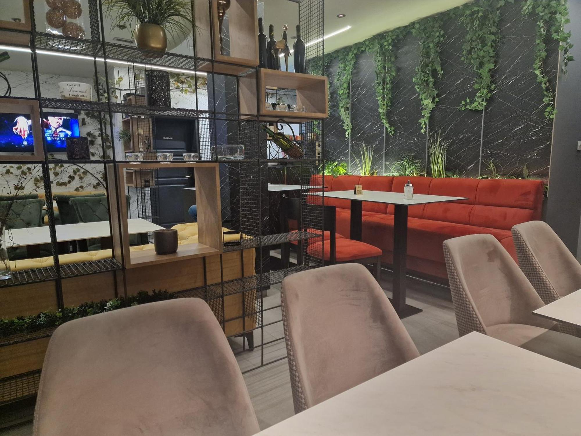 Hotel S Беране Экстерьер фото