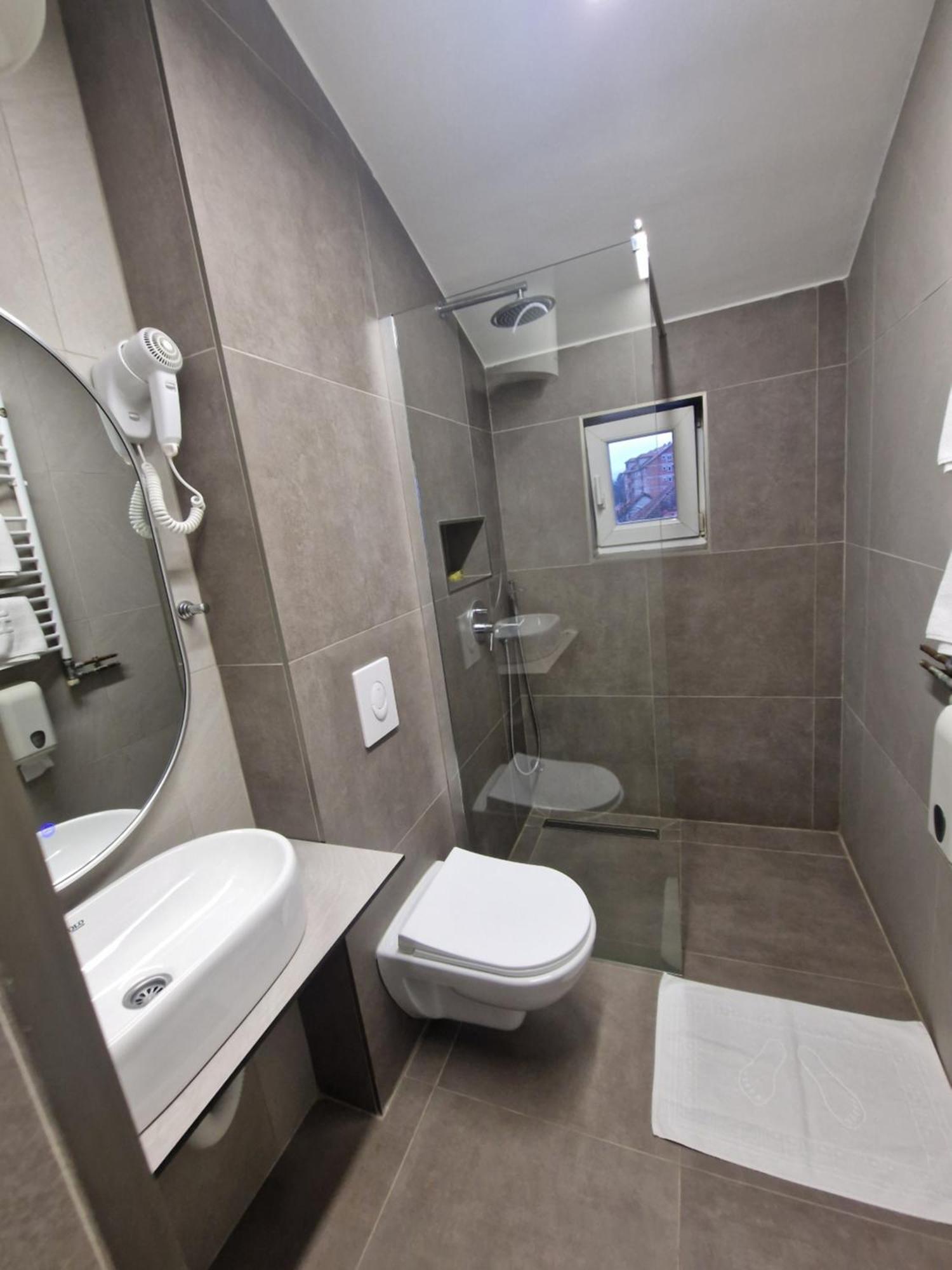 Hotel S Беране Экстерьер фото