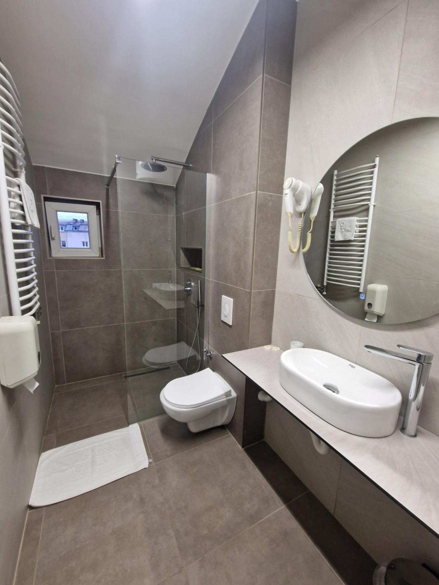 Hotel S Беране Экстерьер фото
