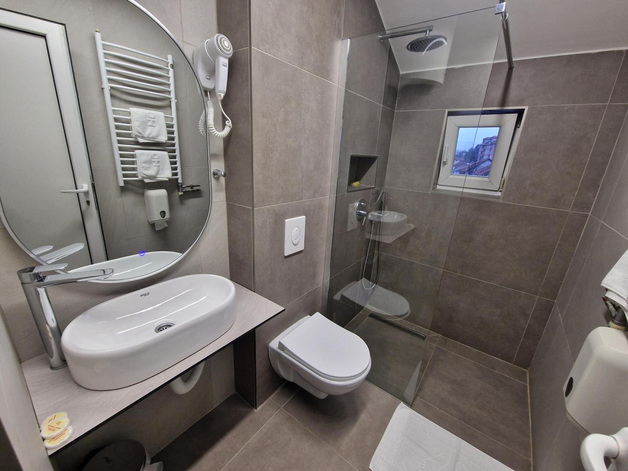 Hotel S Беране Экстерьер фото