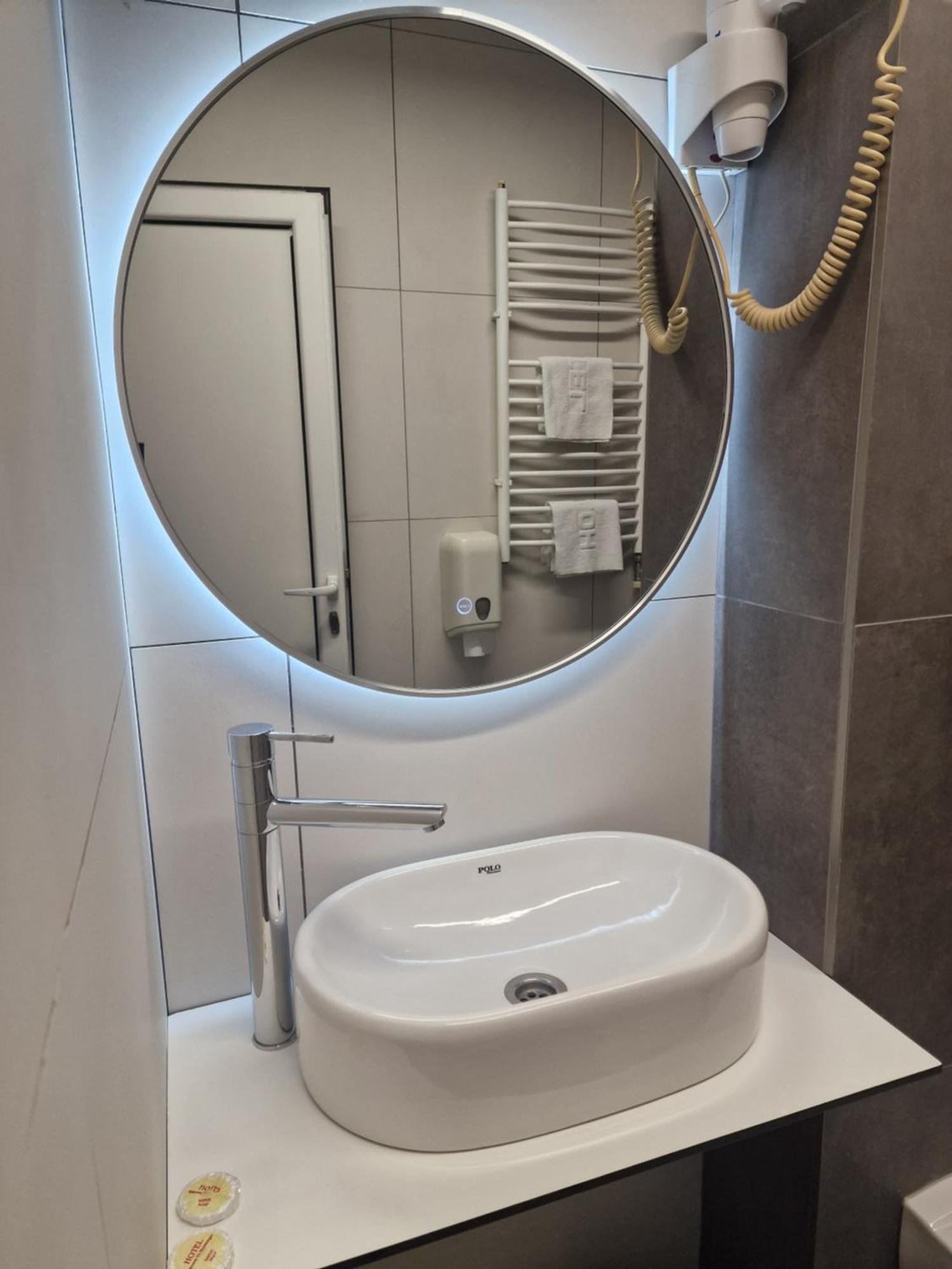 Hotel S Беране Экстерьер фото