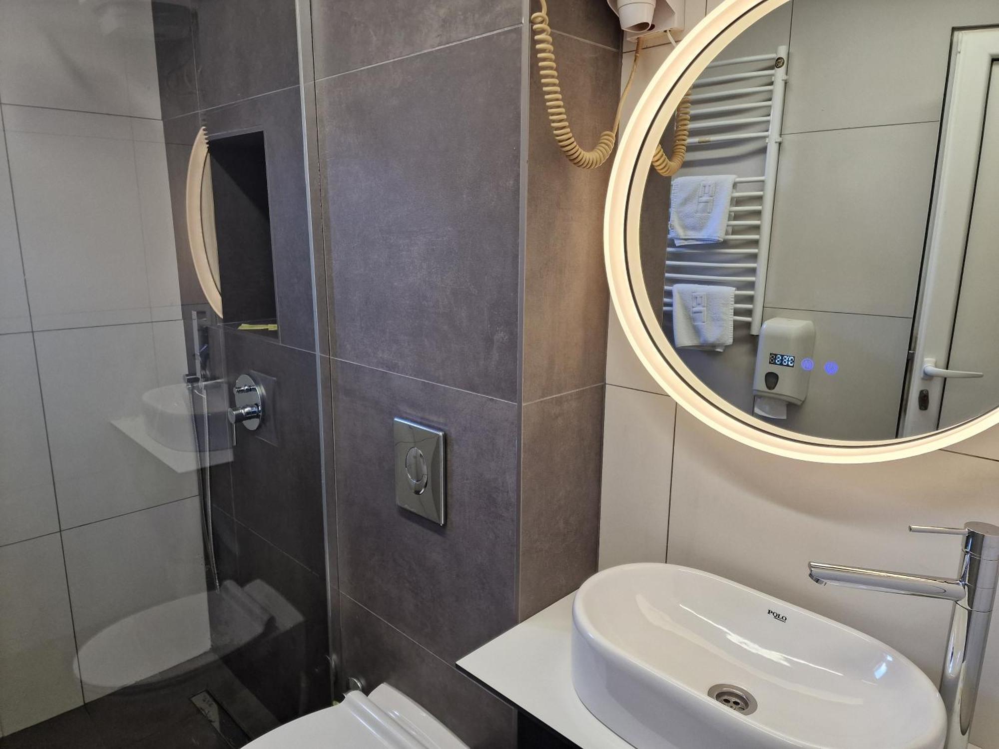 Hotel S Беране Экстерьер фото