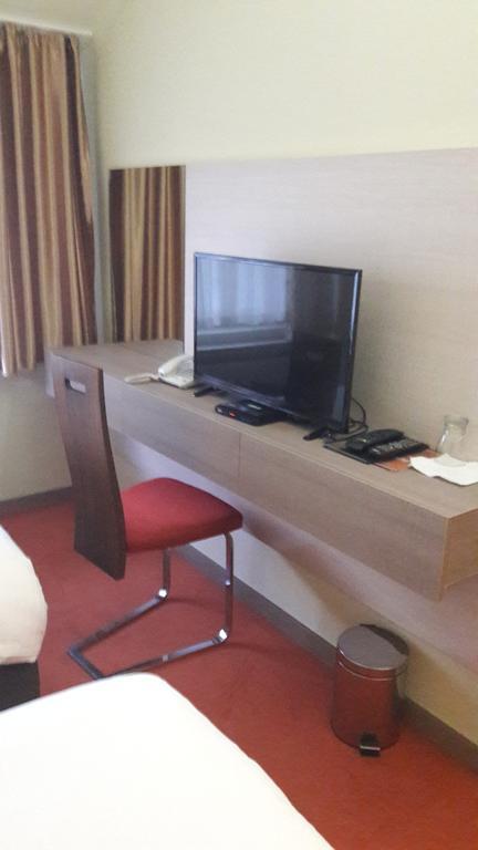 Hotel S Беране Экстерьер фото