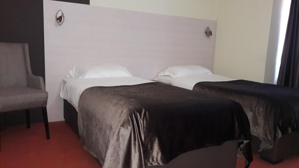 Hotel S Беране Экстерьер фото