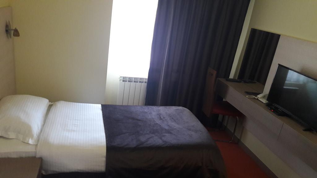 Hotel S Беране Экстерьер фото