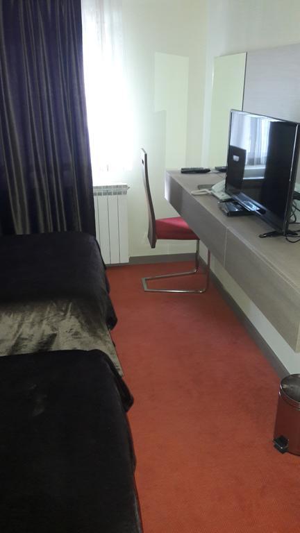 Hotel S Беране Экстерьер фото