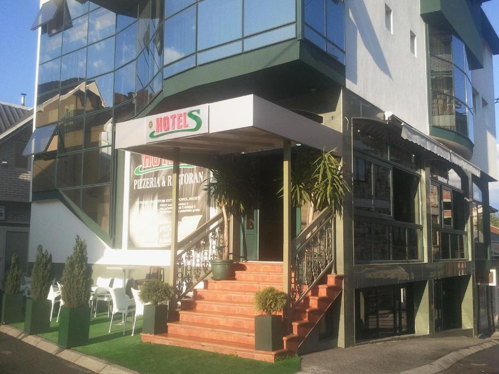 Hotel S Беране Экстерьер фото