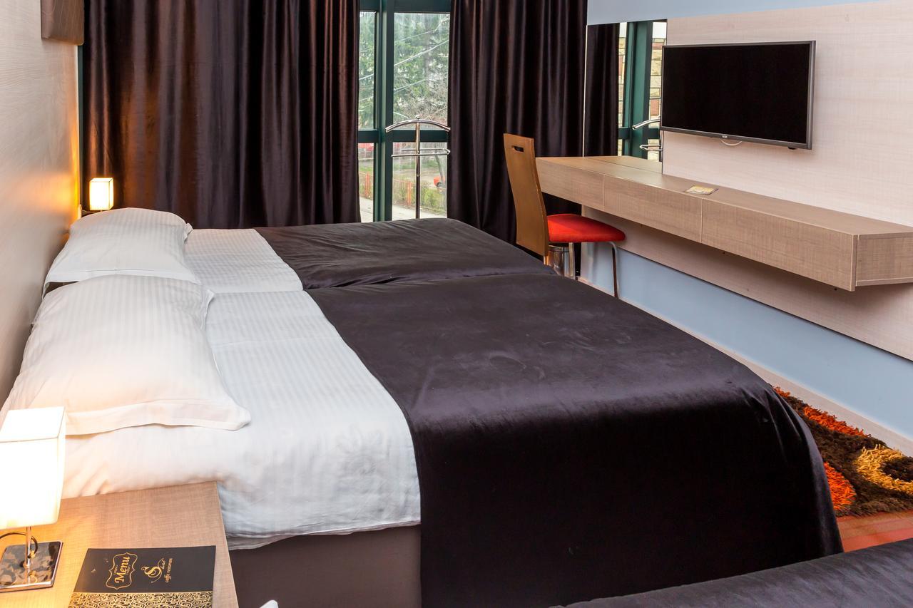 Hotel S Беране Экстерьер фото