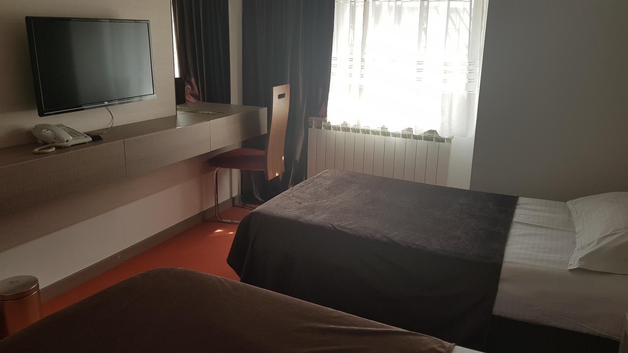 Hotel S Беране Экстерьер фото