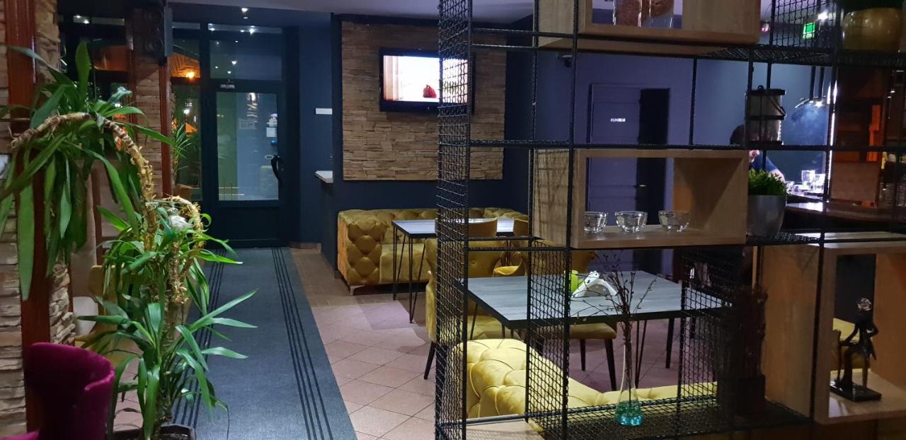 Hotel S Беране Экстерьер фото