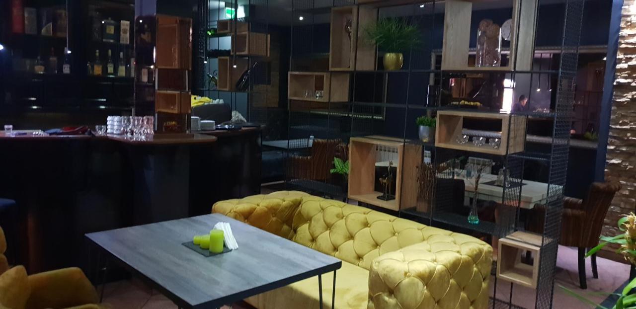 Hotel S Беране Экстерьер фото