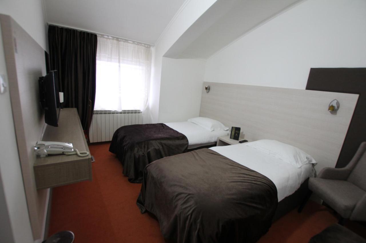 Hotel S Беране Экстерьер фото