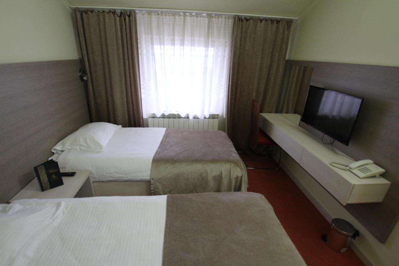 Hotel S Беране Экстерьер фото